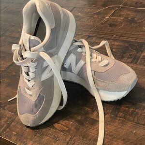 New Balance Women's Light Gray Sneakers